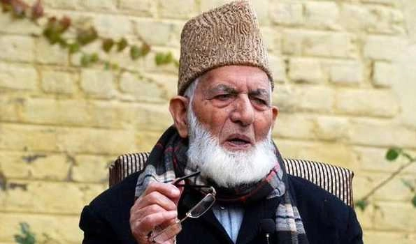 Police lodge FIR against family members of Geelani for putting Pak flag on his body