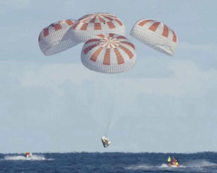 US astronauts to return to Earth in rare splashdown on SpaceX capsule