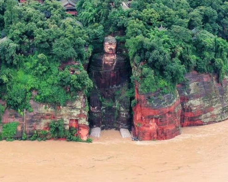 China floods: 100,000 evacuated, 1,300-year-old Buddha statue threatened