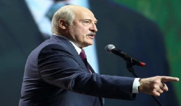 Belarus president puts military on alert amid EU border tensions