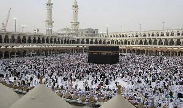 Pilgrims return to Mecca as Saudi eases restrictions (Video)