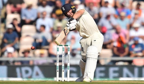 Southampton Test: Buttler boosts England as they push lead towards 250
