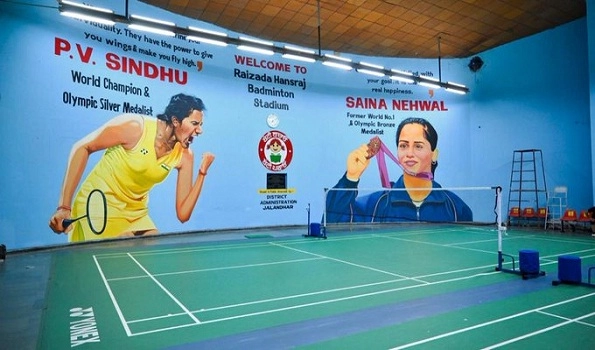 Top women shuttlers Saina, Sindhu's biggest Graffiti in India unveiled