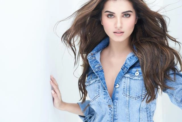 Tara Sutaria to be paired opposite Tiger Shroff for Heropanti 2 (Pics)