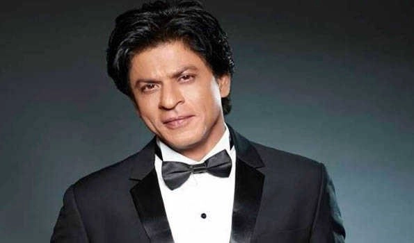 When fan said ‘Filmo mai aate reho...Khabro mai nahi’, Shah Rukh Khan gives THIS witty reply. Check out!