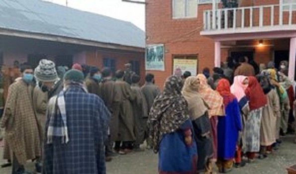 Around 52 pc voting in first phase of DDC polls in J&K