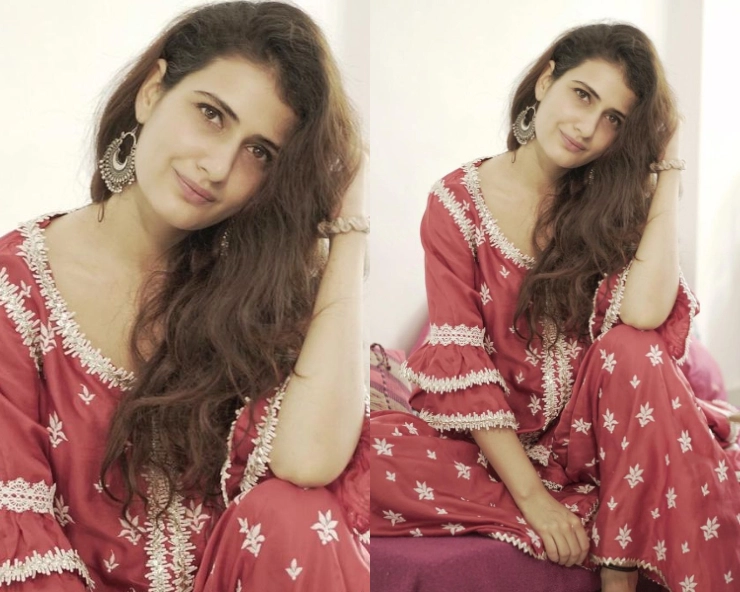 Fatima Sana Shaikh being a busy bee, reads new scripts while shooting for another