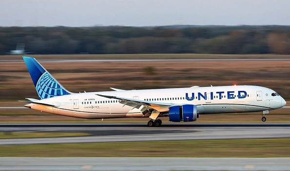 Boeing: United Airlines jet debris rains on US suburb during emergency landing (Photos)