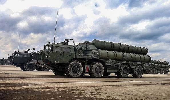 S-400 missile system caught in traffic accident outside Moscow (Video)
