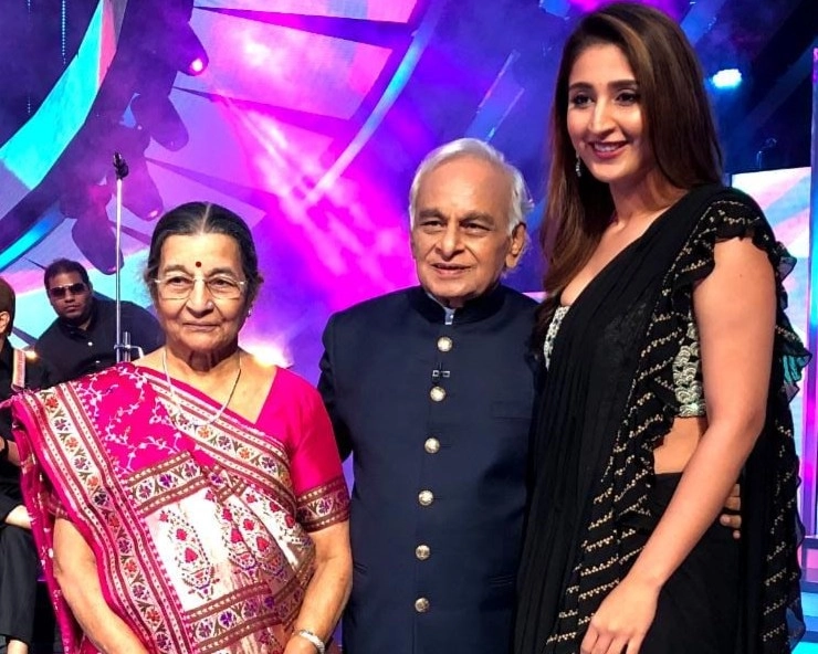 Pop Sensation Dhvani Bhanushali meets her idol the veteran composer Anandji on the sets of Indian Idol 12