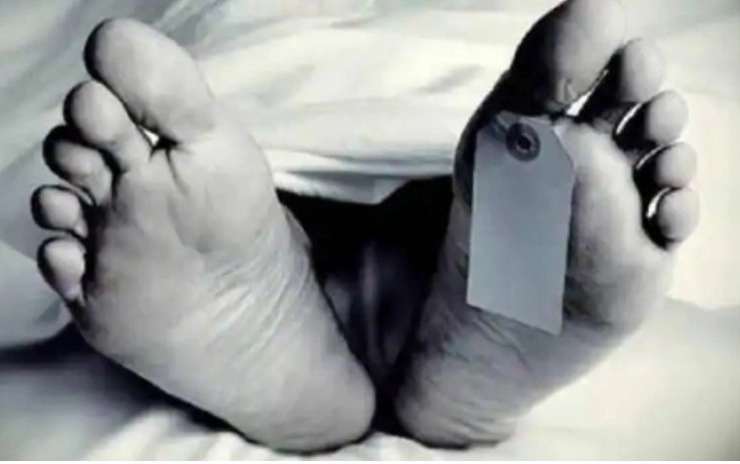 Himachal Pradesh: 30 villagers carry dead body of woman for 5 hrs on cot due to road disconnectivity