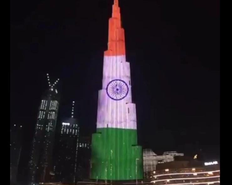 Burj Khalifa lights up in solidarity with India in fight against COVID-19 (VIDEO)
