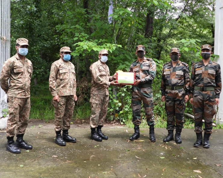 India, Pak Army exchange sweets at Poonch-Rawlakote Crossing Point on Eid