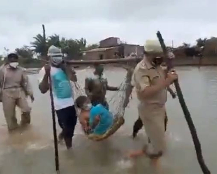 Cyclone Yaas: Police shift 91-year-old to shelter home in Odisha’s Kendrapada (VIDEO)