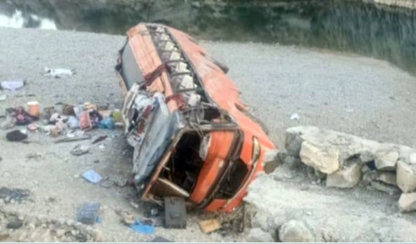 Pakistan: Bus carrying pilgrims overturns, 19 killed