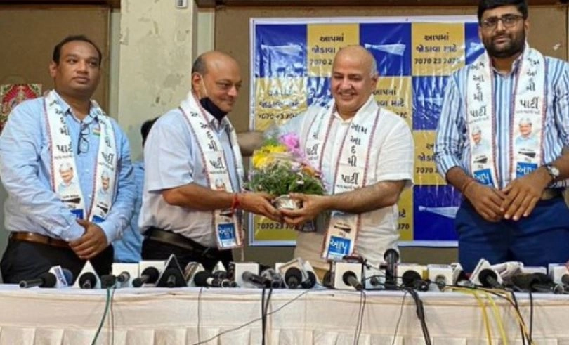 Gujarat's renowned philanthropist and businessman Mahesh Savani joins AAP