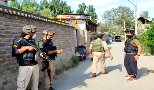 Militant killed, 2 CRPF officers injured in Srinagar encounter