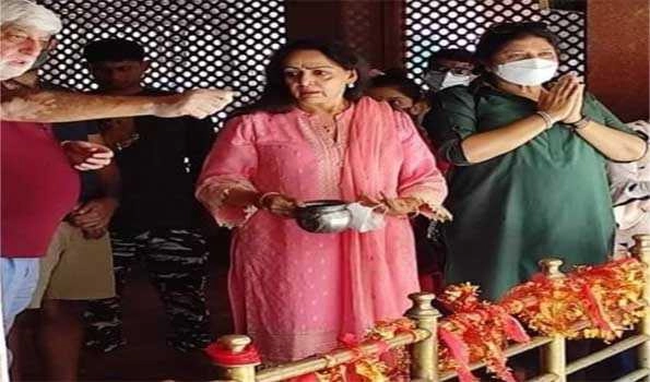 Actress Hema Malini visits Kheer Bhawani temple in Kashmir