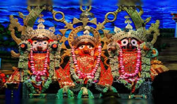 Lord Jagnnath, Balabhadra, Devi Subhadra appear on golden attire known as “Suna Vesha” on their chariot