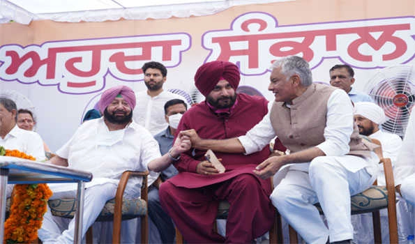 Navjot Singh Sidhu assumes charge as Punjab Congress chief in Amarinder Singh’s presence