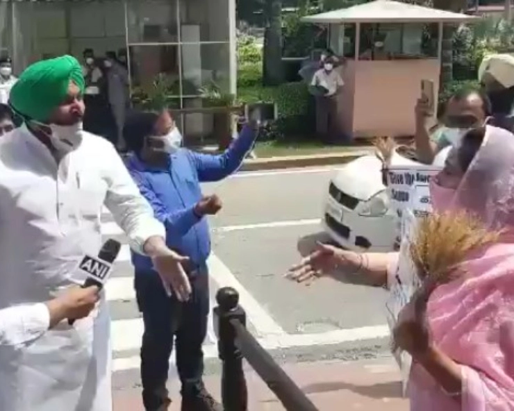 Akali’s Harsimrat Kaur Badal and Congress leader indulge in verbal spat over farm laws, Video goes viral