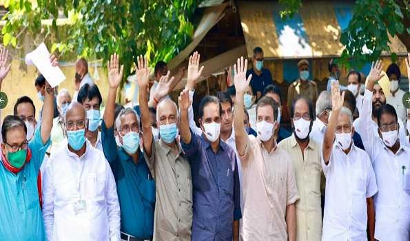 Opposition leaders join farmers for Kisan Sansad at Jantar Mantar