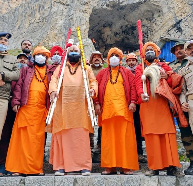 Annual Amarnath yatra concludes, Chhari Mubarak taken by air to holy Cave