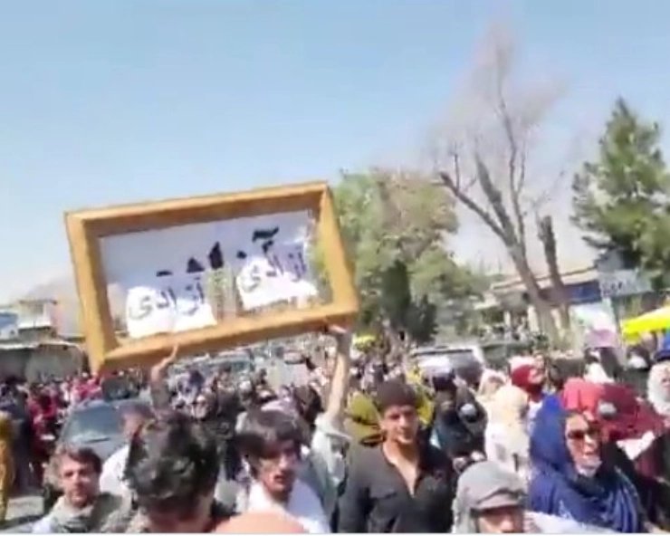 Taliban open fire as Afghans, mostly women, protest against Pakistan, chant 'Death to Pakistan' (VIDEO)