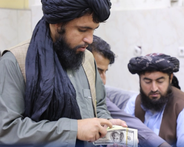 Taliban seizes millions from former Afghan officials, hands over to Afghan central bank