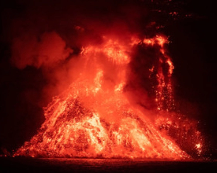 VIDEO: La Palma volcano cone part collapses, spews 3-story building-size blocks of molten lava
