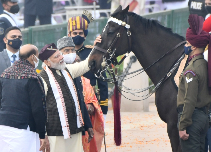 WATCH- PM Modi bids farewell to Virat, elite horse of President's Bodyguard, at Republic Day Parade