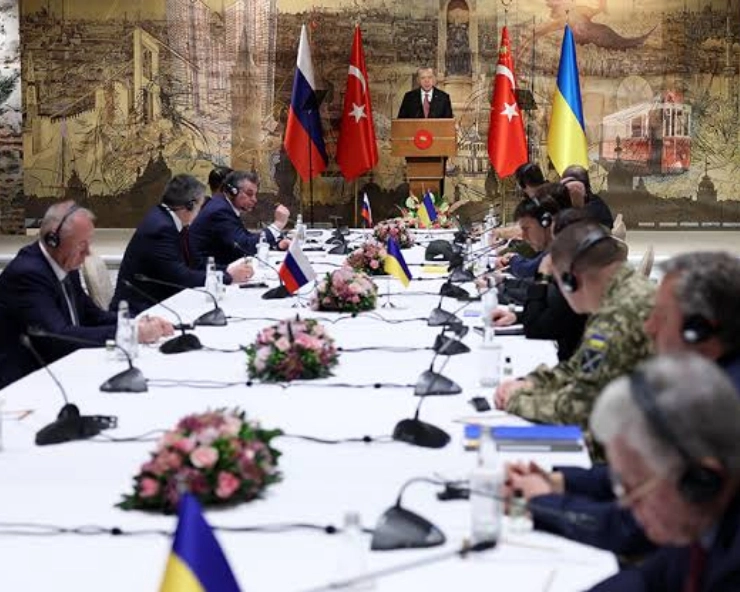 Ukraine: Russia says it will cut back military activity near Kyiv and Chernihiv 