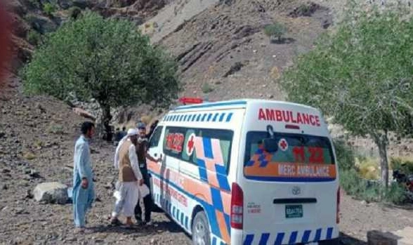Pakistan: 22 die as van crash off narrow mountain pass