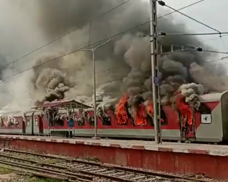 Agnipath scheme: Violent protests continue in Bihar; trains torched, railway station, Deputy CM house ransacked (VIDEOS)