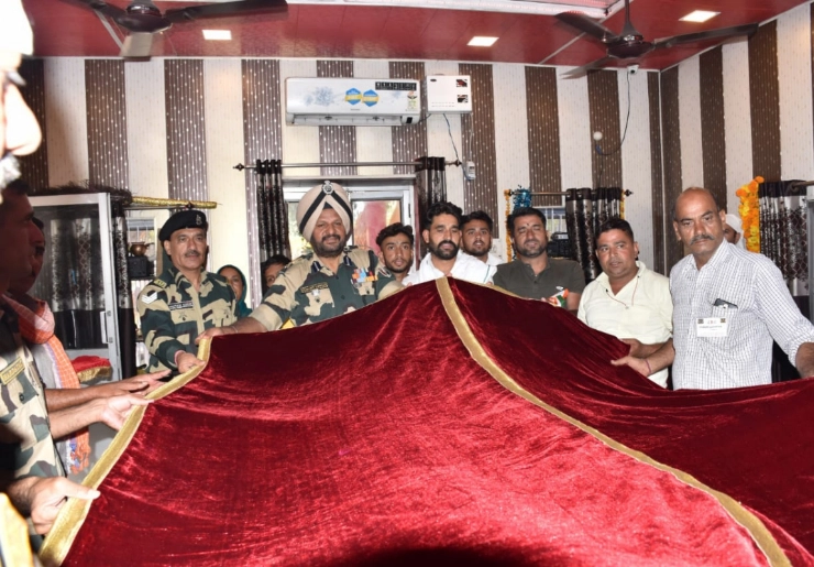 After 2 year break, Baba Chamliyal Mela organised at India-Pakistan border, BSF officers offer Chadar at shrine