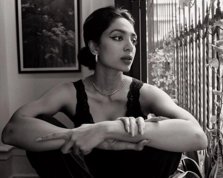 Sobhita Dhulipala shares VERY SENSUAL black & white picture of herself! CHECK OUT!