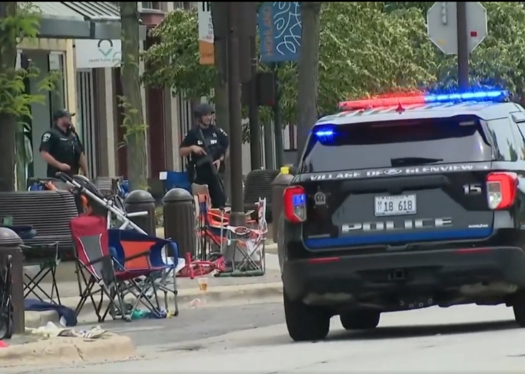US: Shooting at Chicago parade leaves 6 dead, dozens wounded, 22-yr-old suspect detained (VIDEOS)