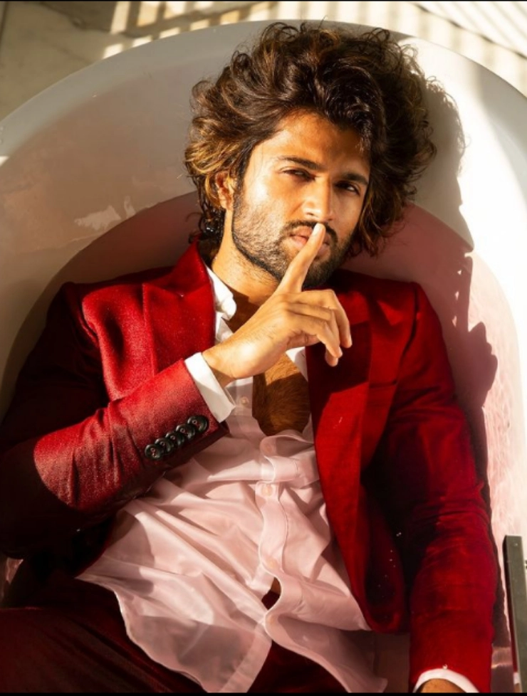 Vijay Deverakonda shares a 'before' shot of ‘Liger’ poster that broke the internet. Check out the PHOTO!