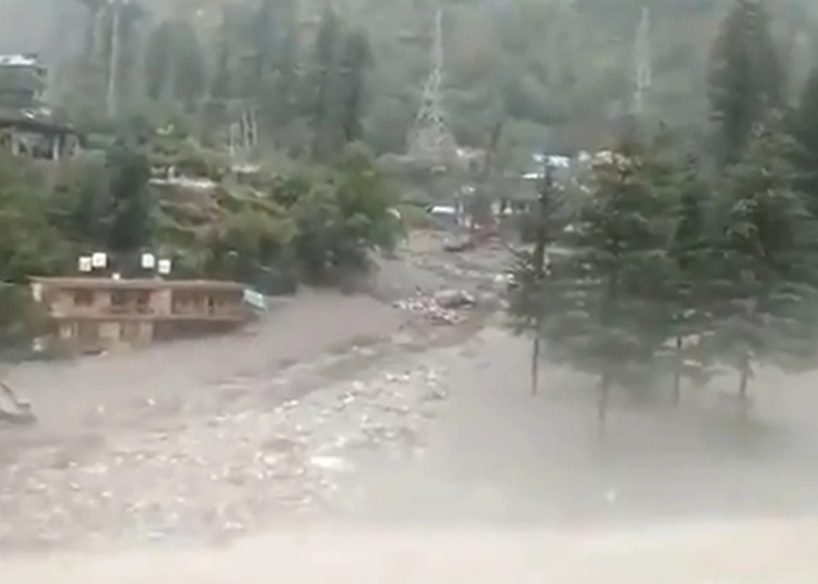 Cloudburst in Himachal Pradesh's Kullu; tourist camps, houses washed away, several missing (VIDEO)