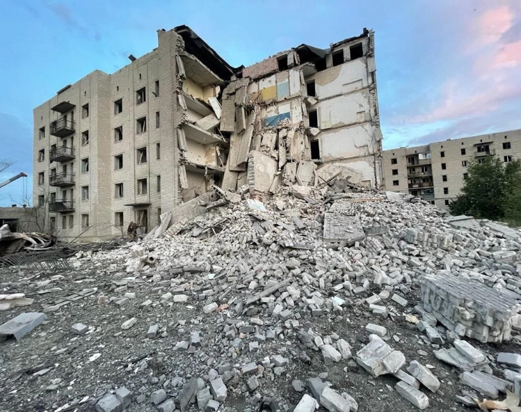 Russian rockets hit residential apartment in Ukraine, 15 dead (VIDEO)