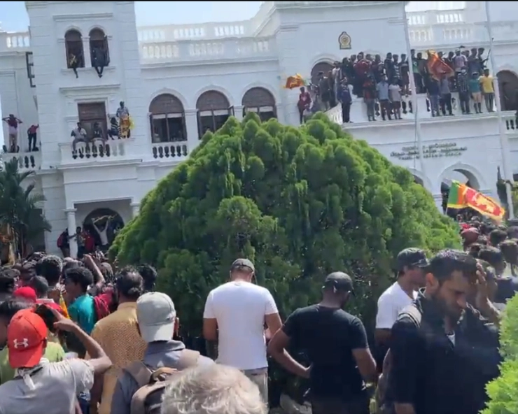 Sri Lanka crisis: Protesters storm PM office, state of emergency announced (VIDEO)