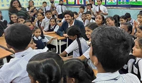 Kartik Aaryan keeps his promise, pays surprise visit to NGO kids