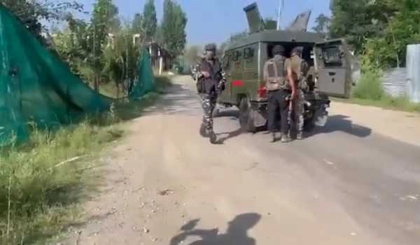 J&K: Major tragedy averted as forces recover 25-30 Kgs IED in Pulwama (VIDEO)