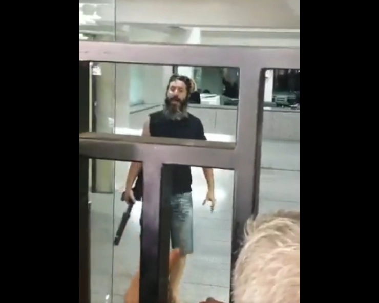 Lebanon man hailed as hero for holding Beirut bank hostage demanding his own money for father's surgery (VIDEO)