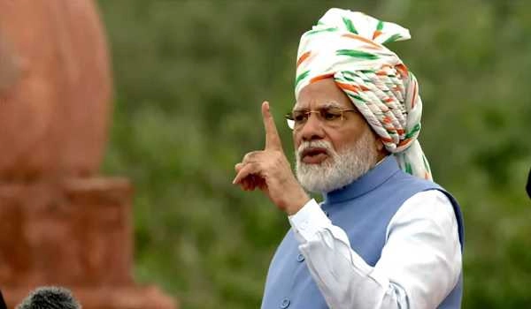 Corruption, dynastic politics biggest challenge for India: PM Modi in I-Day address