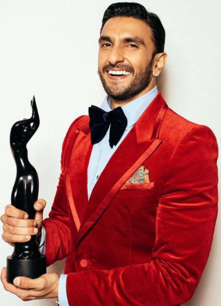 Ranveer Singh bags Filmfare Best Actor for '83', dedicates his award to Kapil Dev