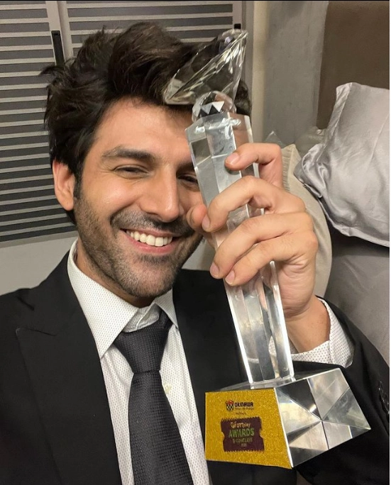 OTTplay Awards: Kartik Aaryan bags 'Best Actor' for 'Dhamaka'