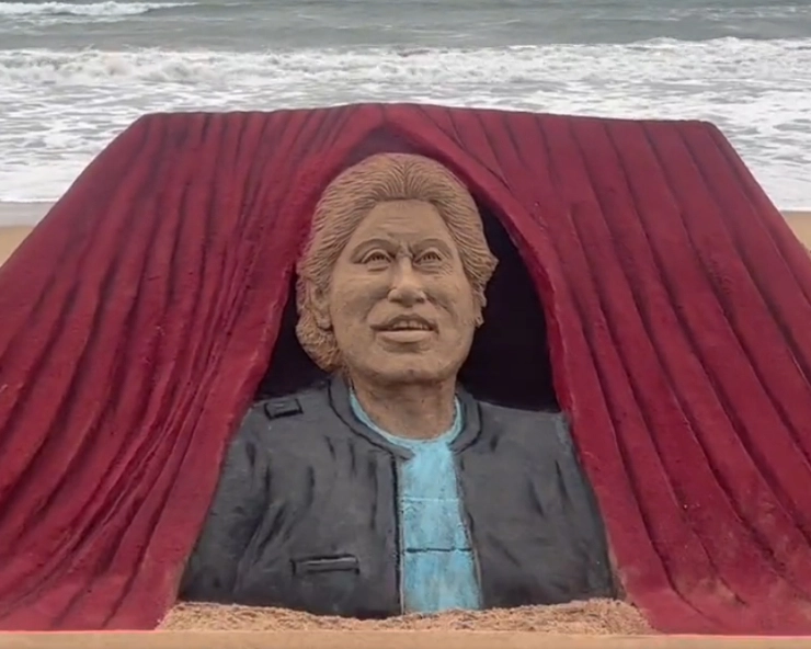 Sand artists create sculpture in Puri beach to pay tribute to Raju Srivastava – WATCH