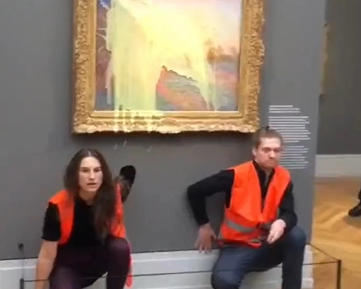 VIDEO: After tomato soup on Van Gogh’s sunflower, Climate protesters throw mashed potatoes on Claude Monet painting