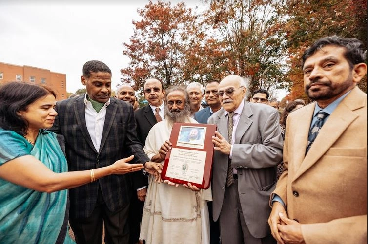 Indian spiritual leader Gurudev Sri Sri Ravi Shankar awarded Gandhi Peace Pilgrim award at Iconic Martin Luther King Jr Center For Non violent Change